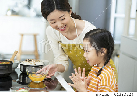 韓国人 ママ 母 61333524