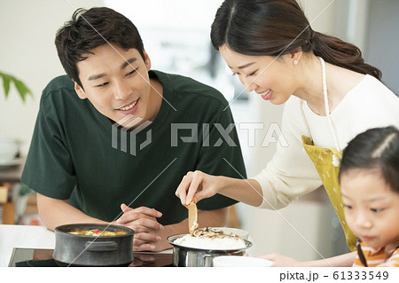 韓国人 家族 ファミリー 61333549