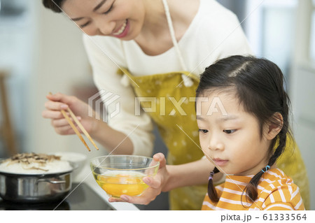 韓国人 ママ 母 61333564