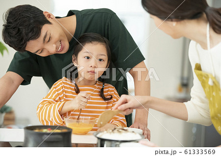 韓国人 家族 ファミリー 61333569