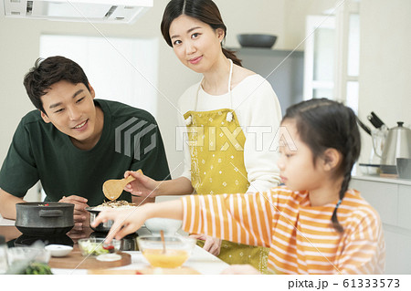 韓国人 家族 ファミリー 61333573