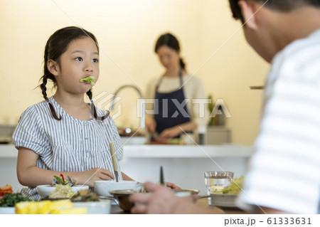 韓国人 娘 料理 61333631