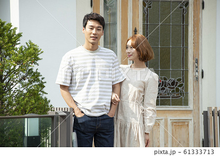 韓国人 カップル 新婚 61333713