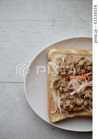 お正月の残り物アレンジ なますと納豆のトースト お正月の残り物アレンジ なますと納豆のトースト 61336056