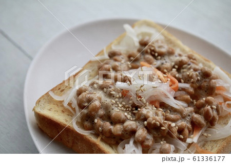 お正月の残り物アレンジ なますと納豆のトースト お正月の残り物アレンジ なますと納豆のトースト 61336177