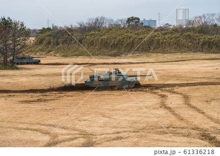 90式戦車と10式戦車 61336218