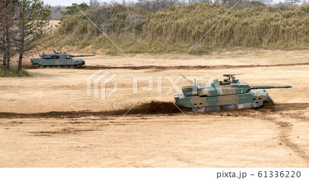 90式戦車と10式戦車 61336220