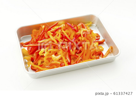 カラーピーマンの千切り 61337427