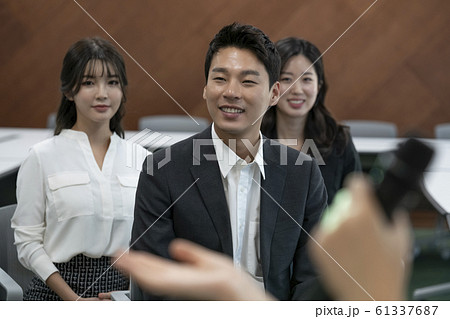 サラリーマン ビジネス 会議 61337687