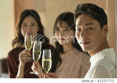 韓国人 女性 女 61337773