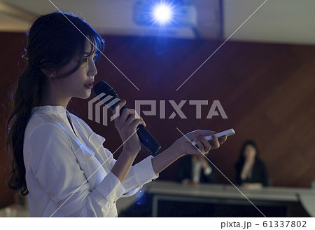 韓国人 女性 女 61337802