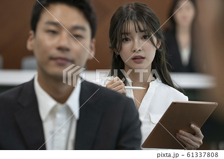 韓国人 女性 女 61337808