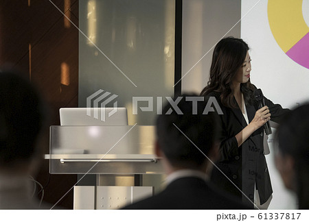 韓国人 女性 女 61337817