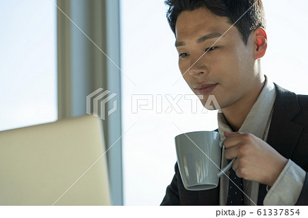 韓国人 男 男性 61337854