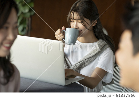 韓国人 女性 女 61337866