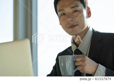 韓国人 男 男性 61337874