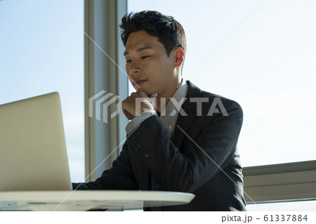 韓国人 男 男性 61337884