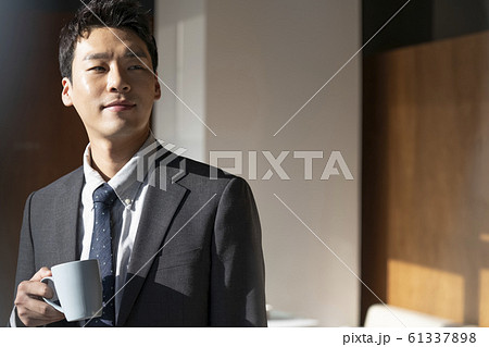 韓国人 男 男性 61337898