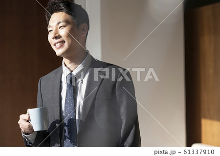 韓国人 若い男 若い男性 61337910