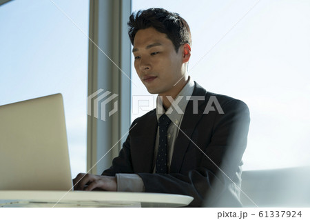 韓国人 若い男 若い男性 61337924