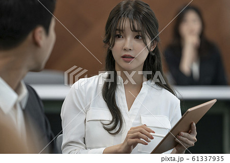 韓国人 女性 女 61337935