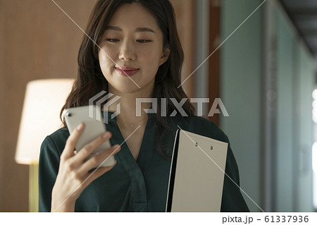 韓国人 女性 女 61337936