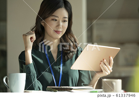 韓国人 女性 女 61337946