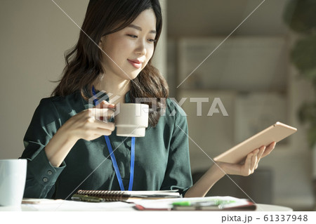韓国人 女性 女 61337948