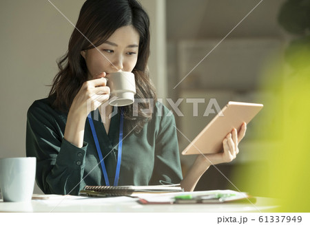 韓国人 女性 女 61337949