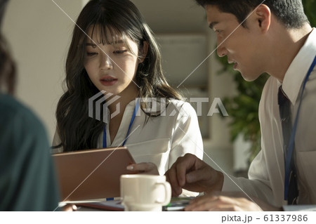 韓国人 女性 女 61337986