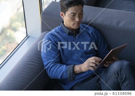 韓国人 男 男性 61338096