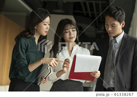 韓国人 女性 女 61338267