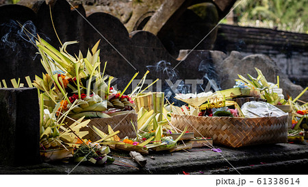 Incense and offerings in a Balinese temple Incense and offerings in a Balinese temple 61338614