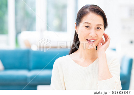 シニアの女性 シニアの女性 61338847