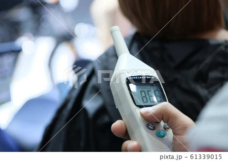 Measuring the noise of event in the hall with a 61339015