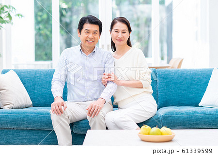 シニアの夫婦 61339599