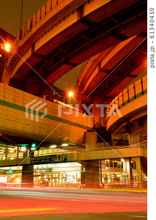 首都高速道路 箱崎ジャンクションの夜景 首都高速道路 箱崎ジャンクションの夜景 61340430
