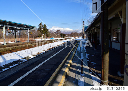 冬の北海道七飯町大沼駅と周辺の朝の風景を撮影 冬の北海道七飯町大沼駅と周辺の朝の風景を撮影 61340846