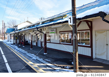 冬の北海道七飯町大沼駅と周辺の朝の風景を撮影 冬の北海道七飯町大沼駅と周辺の朝の風景を撮影 61340847