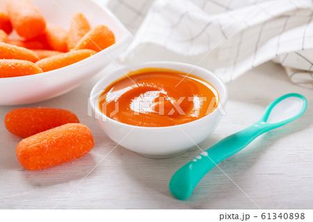 Baby food. bowl of carrot puree with fresh carrots 61340898