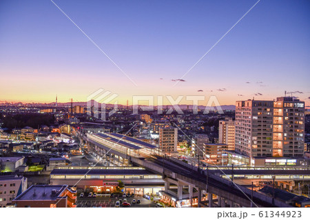 夕景　千葉県松戸市　東松戸駅周辺から都心方向の眺望 61344923