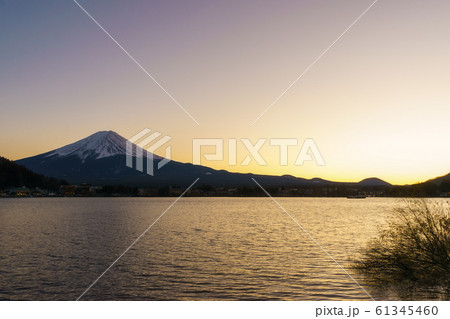富士山・夕景~河口湖から 富士山・夕景~河口湖から 61345460