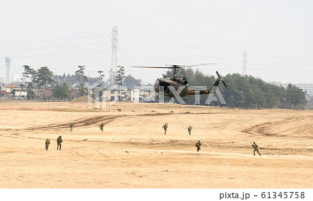 陸上自衛隊 UH-1J 多用途ヘリコプター 61345758