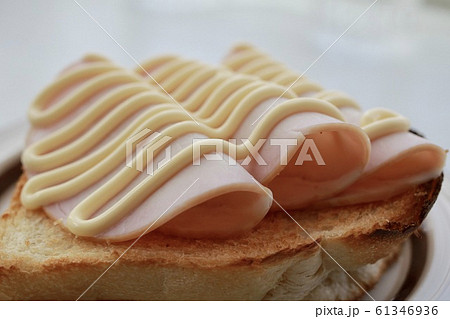 無塩せきハムと天然酵母パンのハムマヨのっけパン 61346936