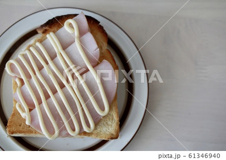 無塩せきハムと天然酵母パンのハムマヨのっけパン 無塩せきハムと天然酵母パンのハムマヨのっけパン 61346940