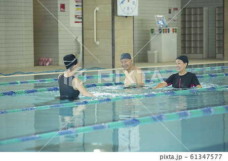 シニア 高齢者 水着 プール ジム スイミングスクール リハビリ 水中ウォーキング インストラクター シニア 高齢者 水着 プール ジム スイミングスクール リハビリ 水中ウォーキング インストラクター 61347577