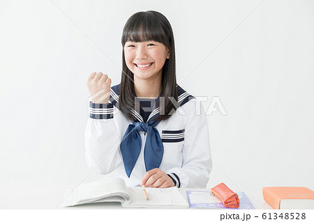 中学生 高校生 女性 セーラー服 ガッツポーズ 授業 中学生 高校生 女性 セーラー服 ガッツポーズ 授業 61348528