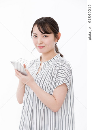 若い女性 スマートフォン 若い女性 スマートフォン 61349019