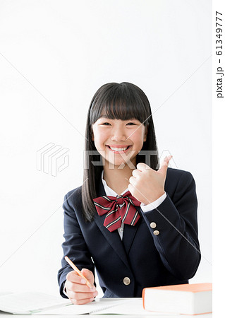 中学生　高校生　女性　ブレザー　授業　グッド 61349777