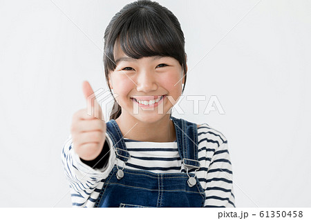 小学生　女の子　グッド 61350458